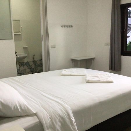 Baan Talay Hostel Koh Mak Bagian luar foto