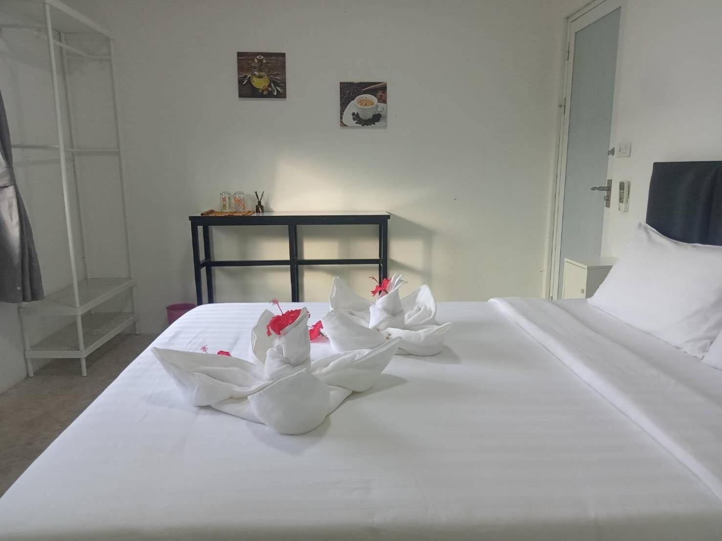 Baan Talay Hostel Koh Mak Bagian luar foto